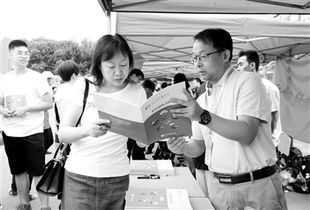 高考落幕，經(jīng)濟貿(mào)易咨詢成報考熱門——新興專業(yè)的選擇與未來展望